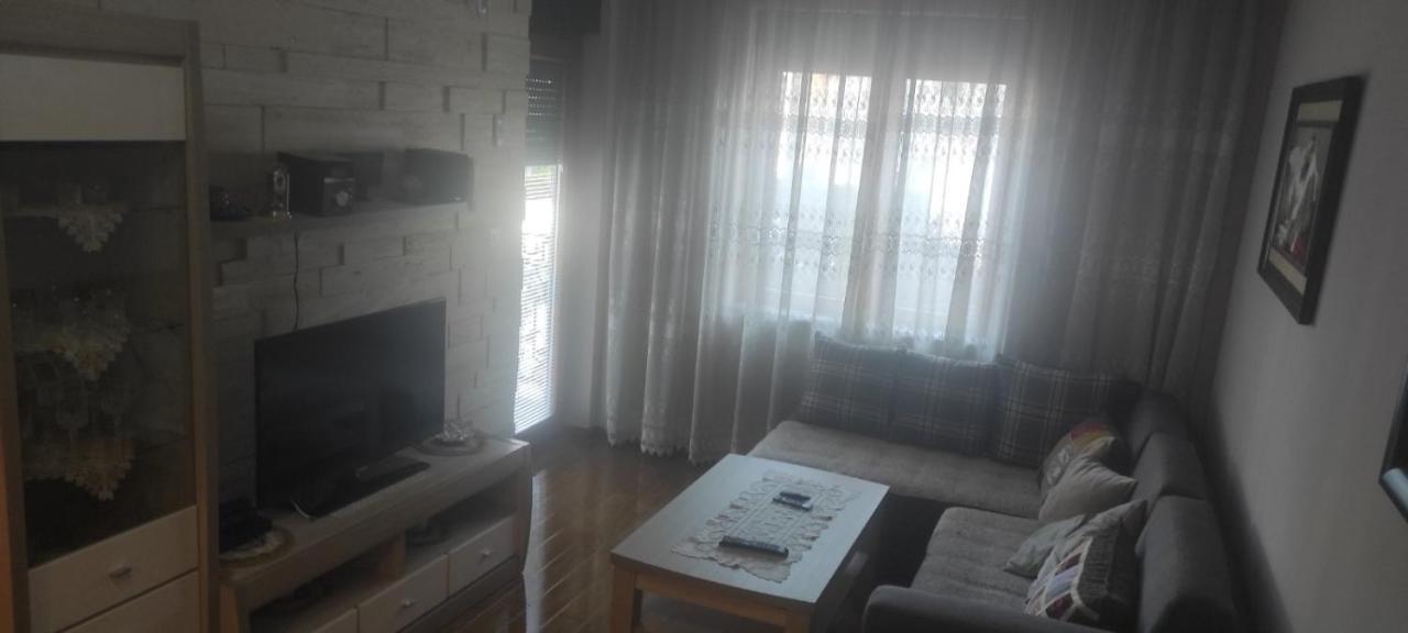 Apartman Tanya Apartment พอดโกริกา ภายนอก รูปภาพ